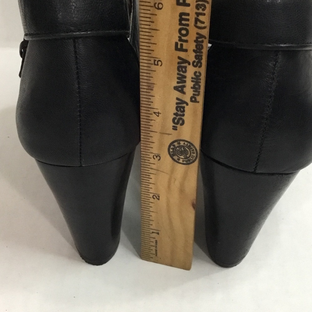BCBGeneration Black Leather Ankle Strap Heel/Pump - Picture 10 of 14